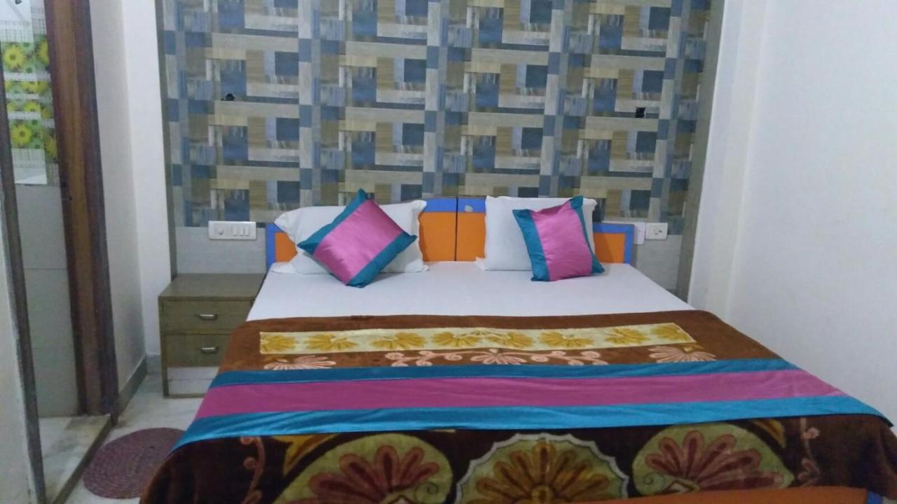 Basil Inn Home Stay Walking Distance From Taj Mahal Agra Agra  Room photo